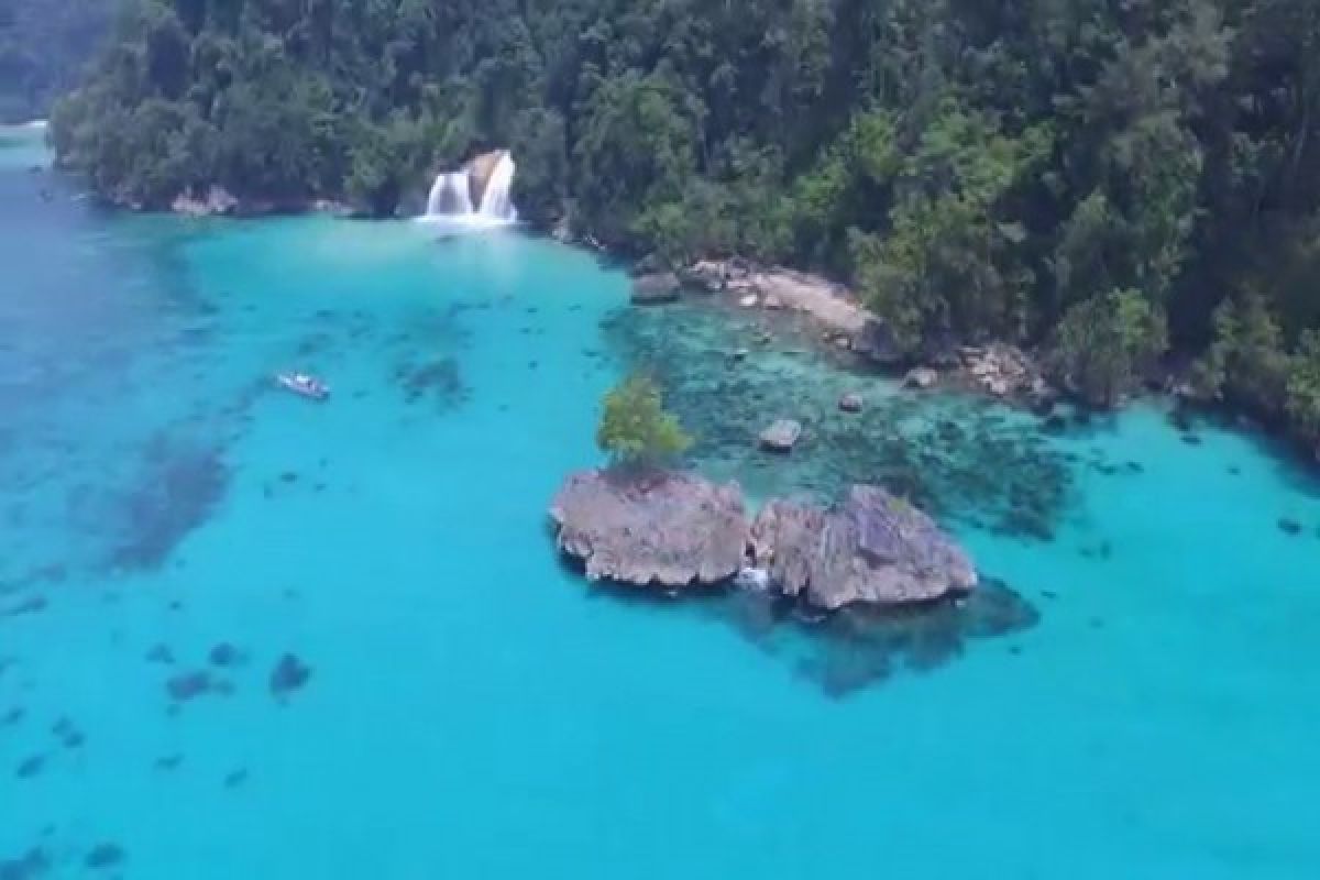 Beauty of Meyah waterfall in west papua still eludes many