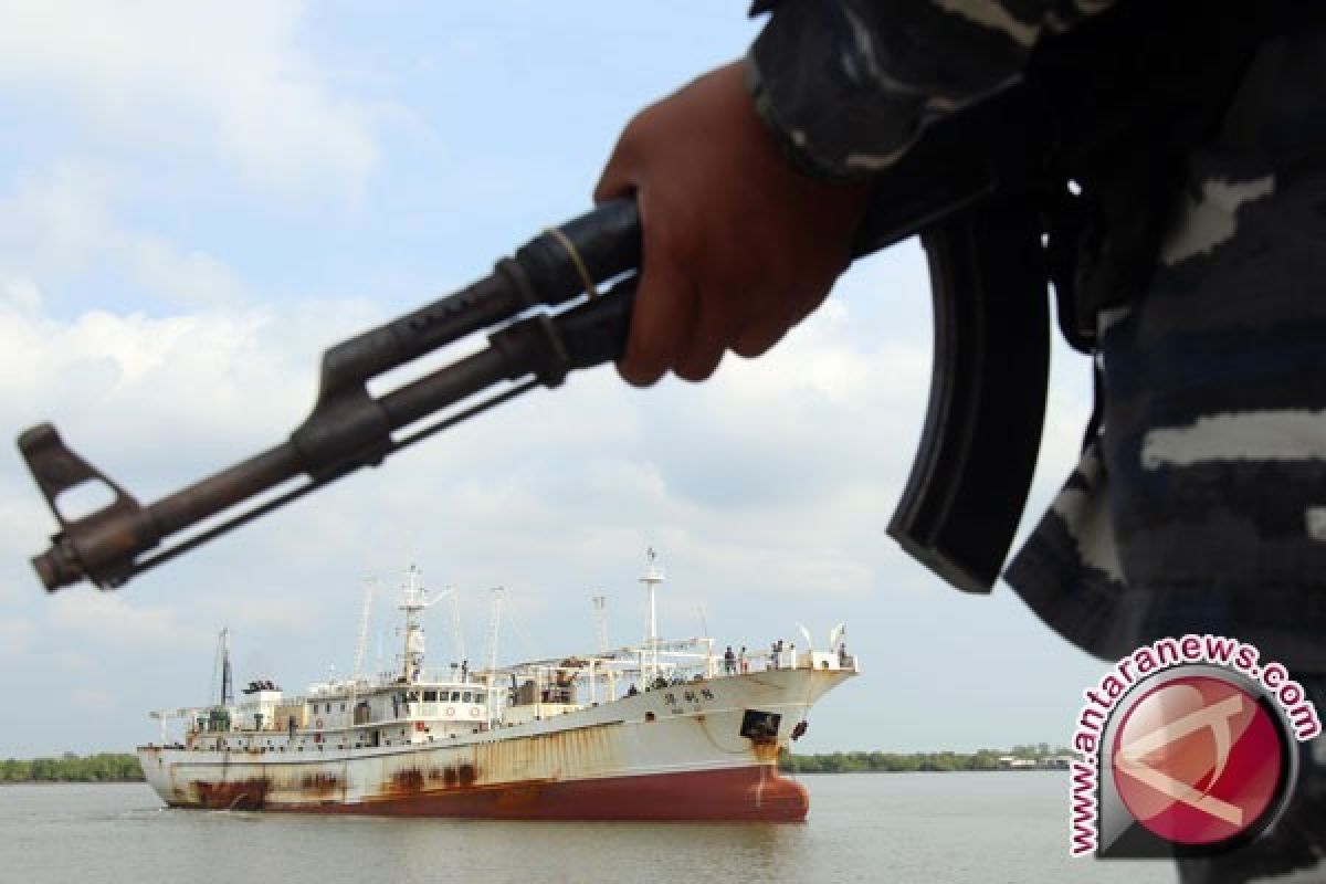 Polisi Amankan Kapal Pembawa Bahan Bom di Sambas