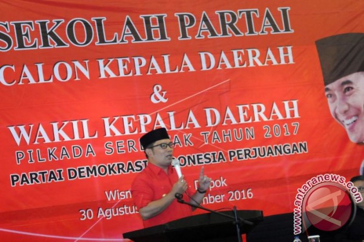 Ridwan Kamil Berbaju Merah di Acara PDIP