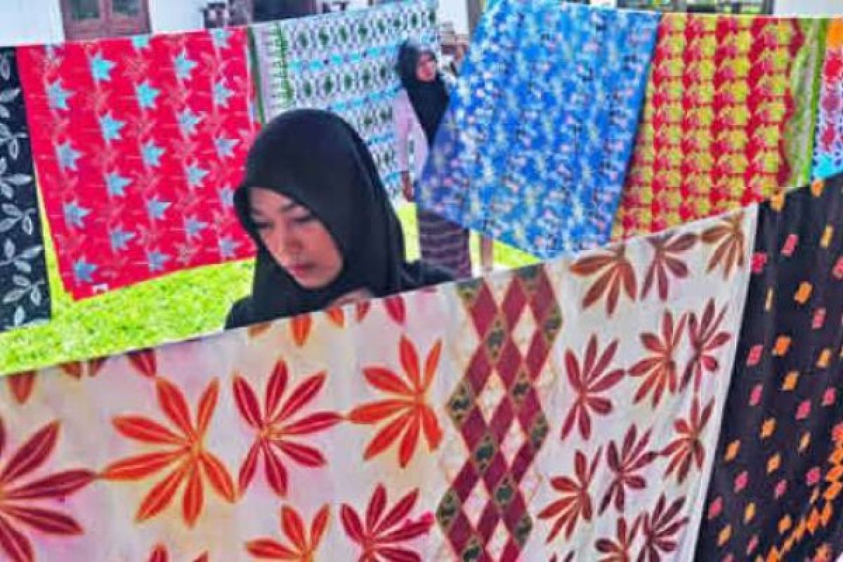 Kemandirian Ekonomi Lahir Dari Rumah Batik Andalan