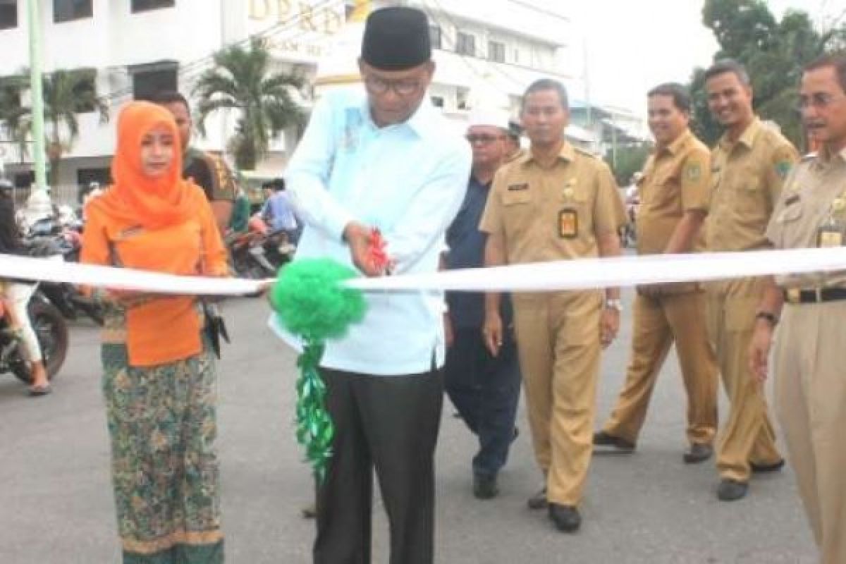 Bupati Rohil Buka Bazaar dan Pasar Murah Ramadan, Gula Rp14.000