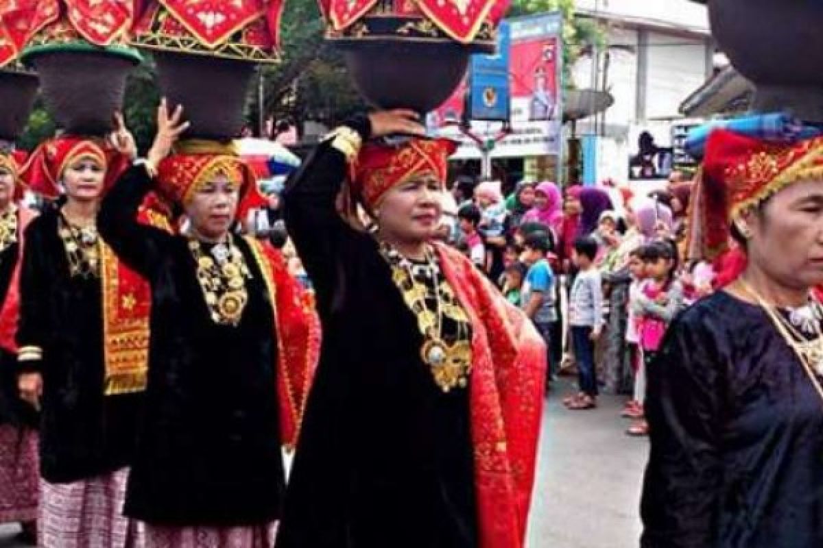 Pemkab Pesisir Selatan Galakkan Baju Kurung Disemua Lini