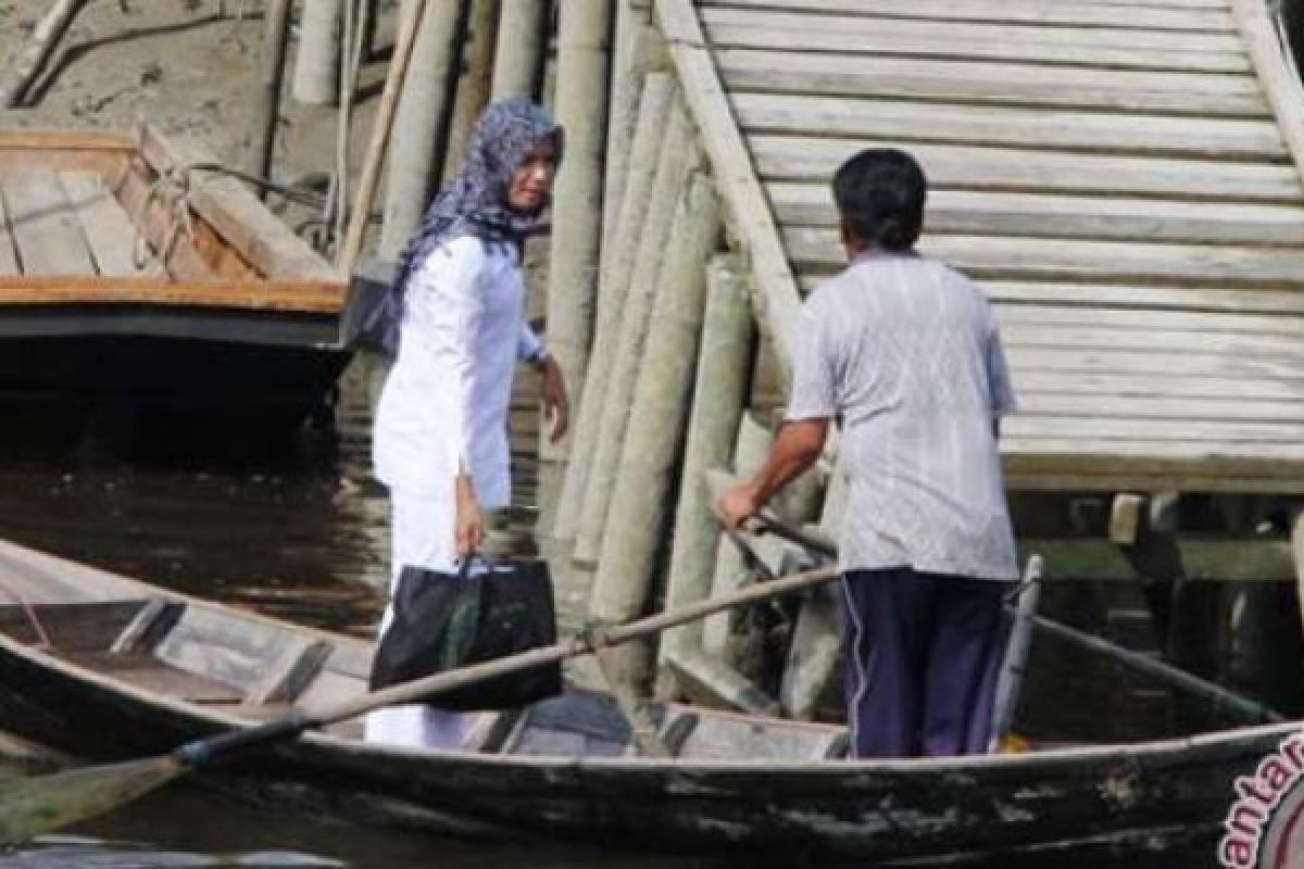 Tunjang Pelayanan Kesehatan, Bidan Desa Terpencil Terima Kendaraan Operasional