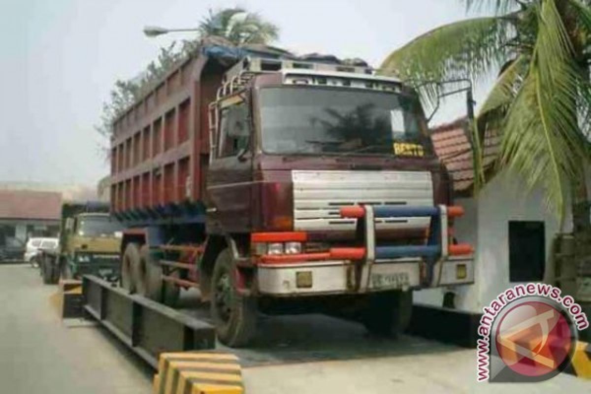 Kaltim Serahkan Pengelolaan Jembatan Timbang kepada Kemenhub