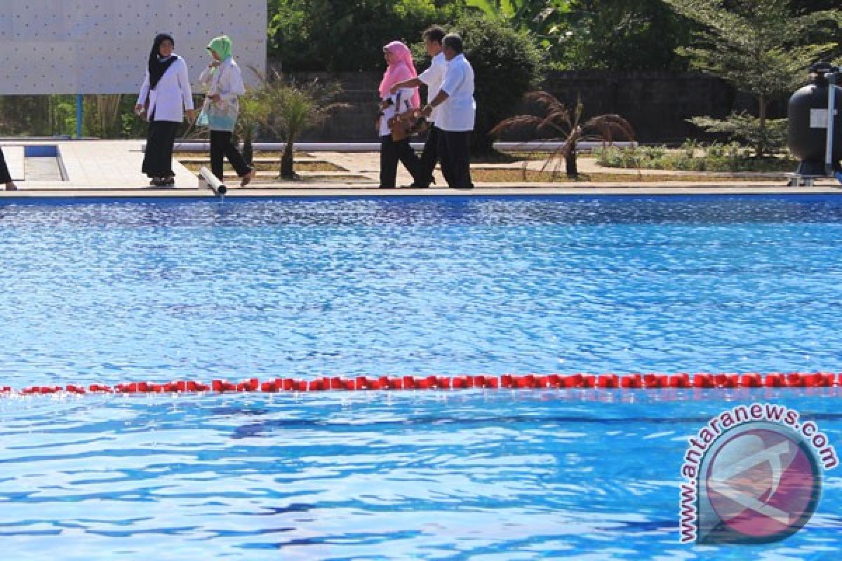 Berapa banyak urin di kolam renang dan berbahaya?