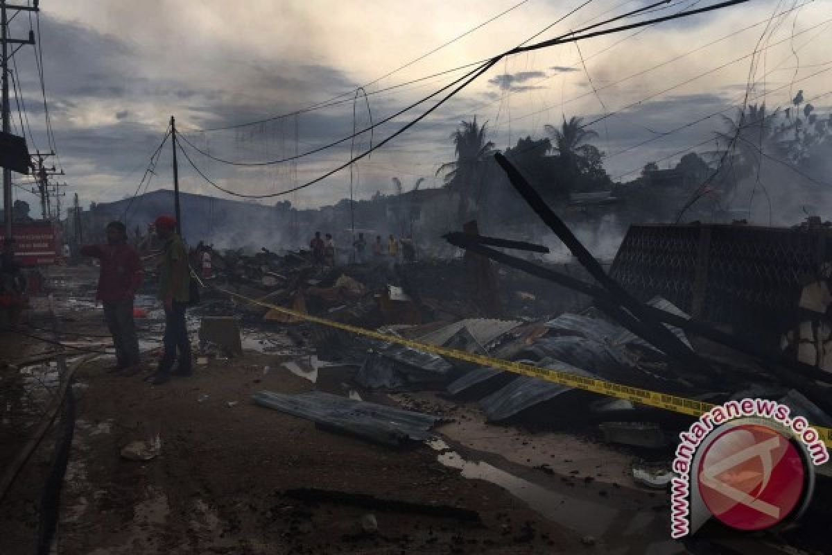 Pemkab Sanggau Bantu Korban Kebakaran Pasar Bodok