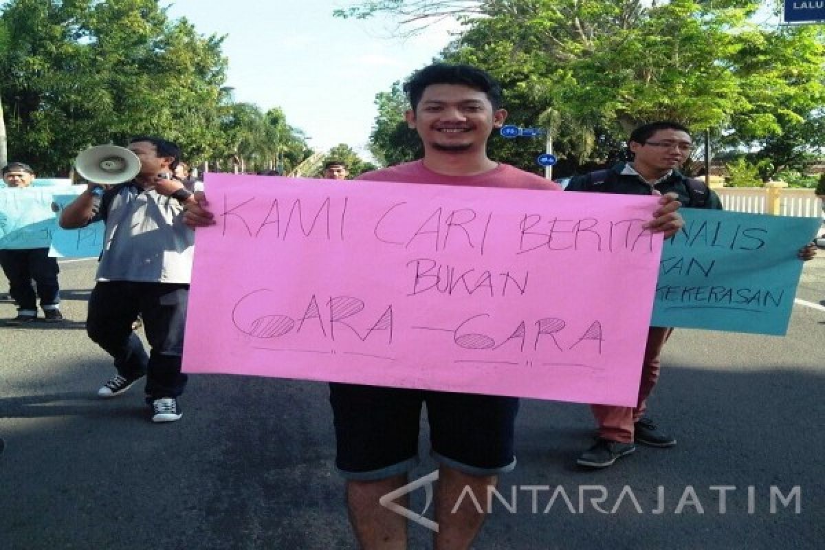 Belasan Jurnalis Blitar Aksi Solidaritas Kecam Kekerasan Aparat 