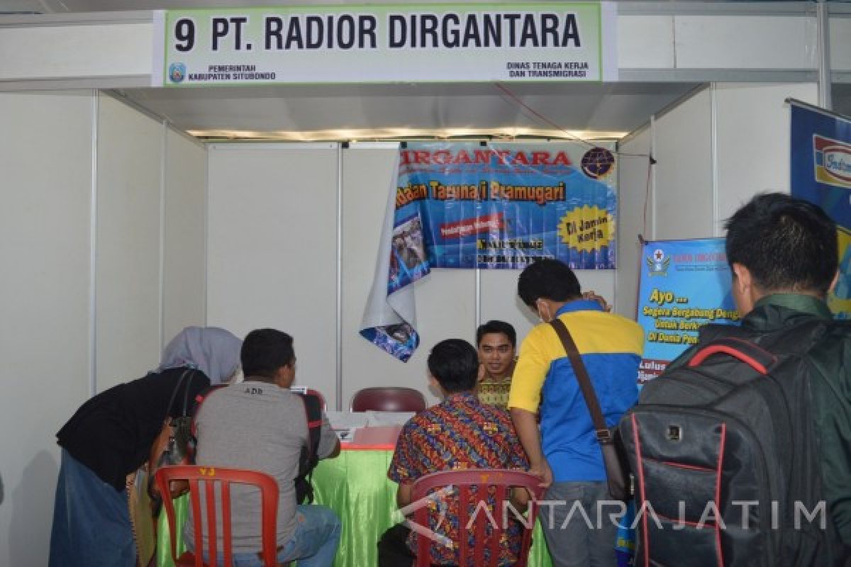 4.000 Warga Serahkan Lamaran dalam Bursa Kerja di Situbondo