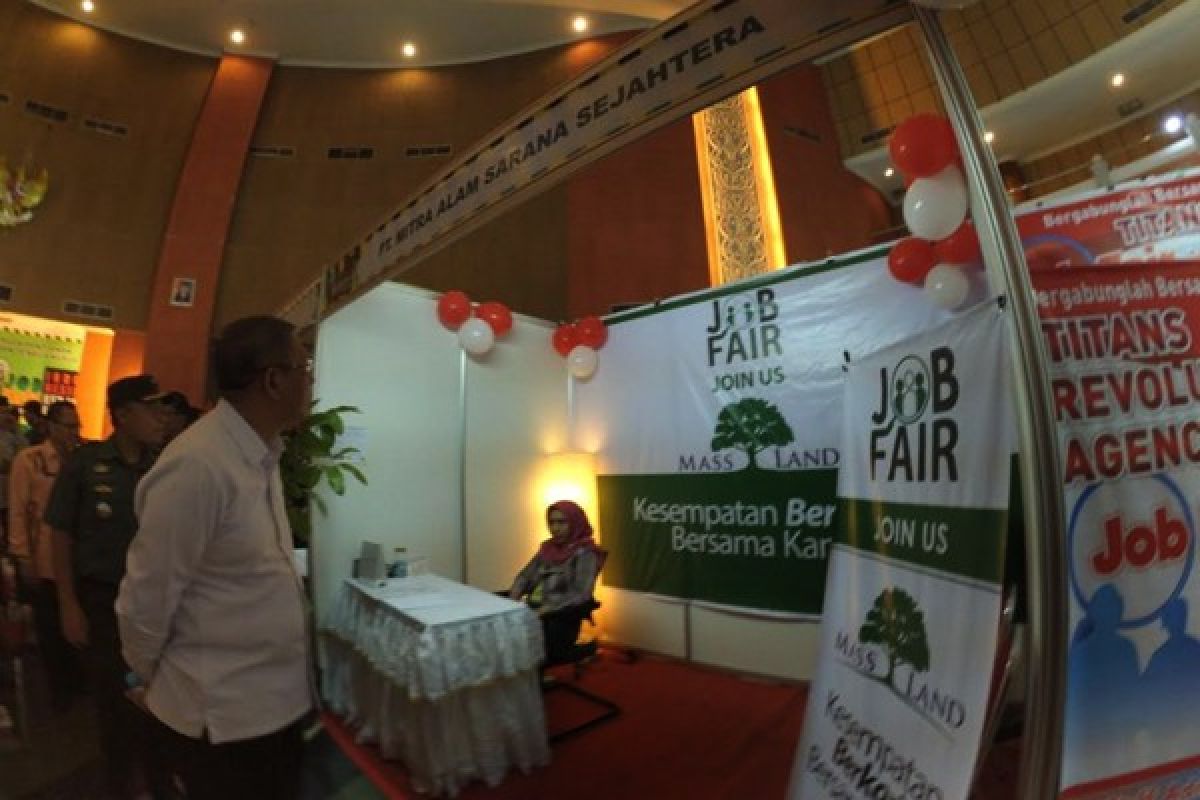 Ribuan Pencari Kerja Datangi Job Fair di PCC