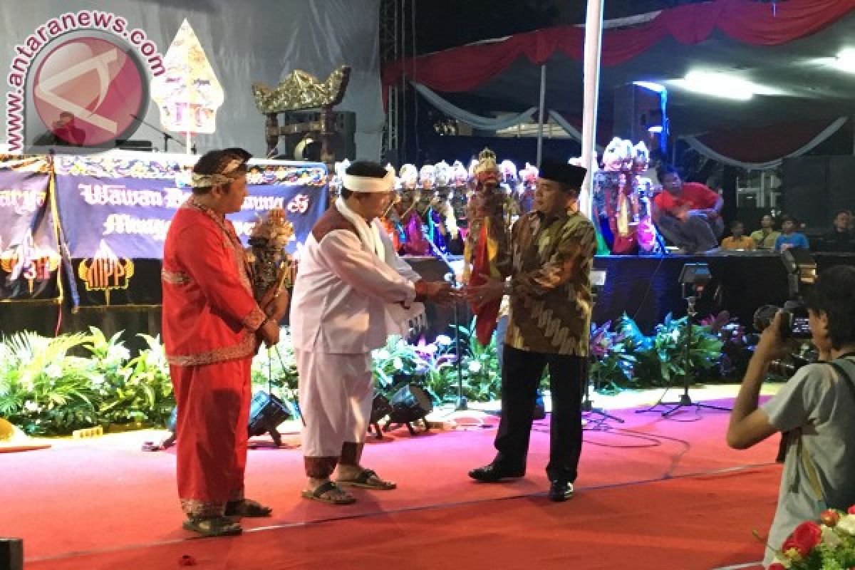 Pergelaran wayang golek ramaikan perayaan HUT DPR ke-71