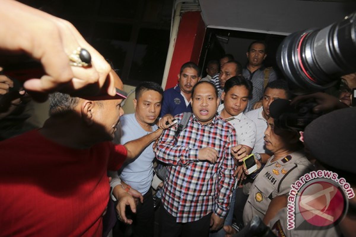 Bupati nonaktif Yan Anton jalani sidang perdana 