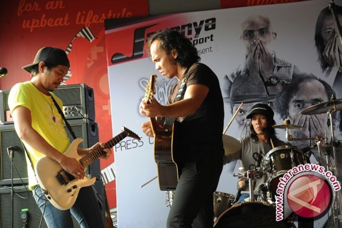 Hari Pramuka ke-55 Di Surabaya Dimeriahkan Grup Band Slank