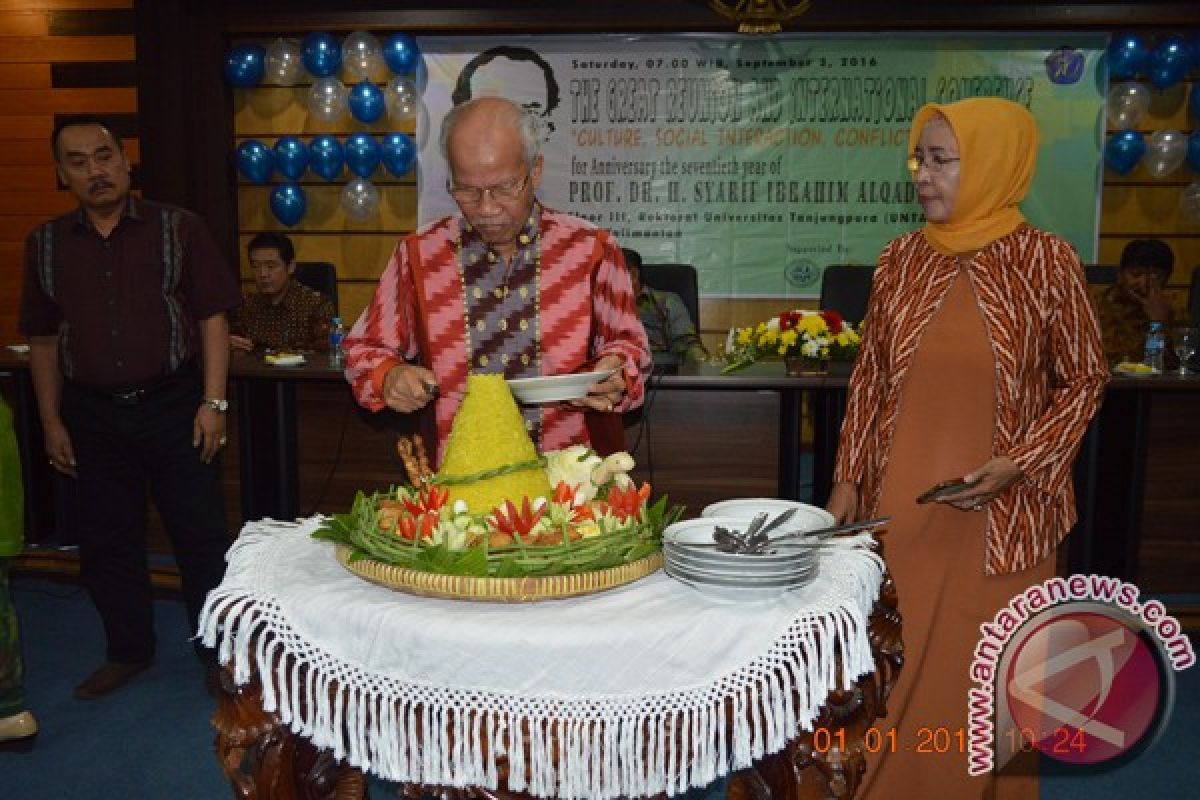 Guru Besar Untan Luncurkan Buku Bunga Rampai 