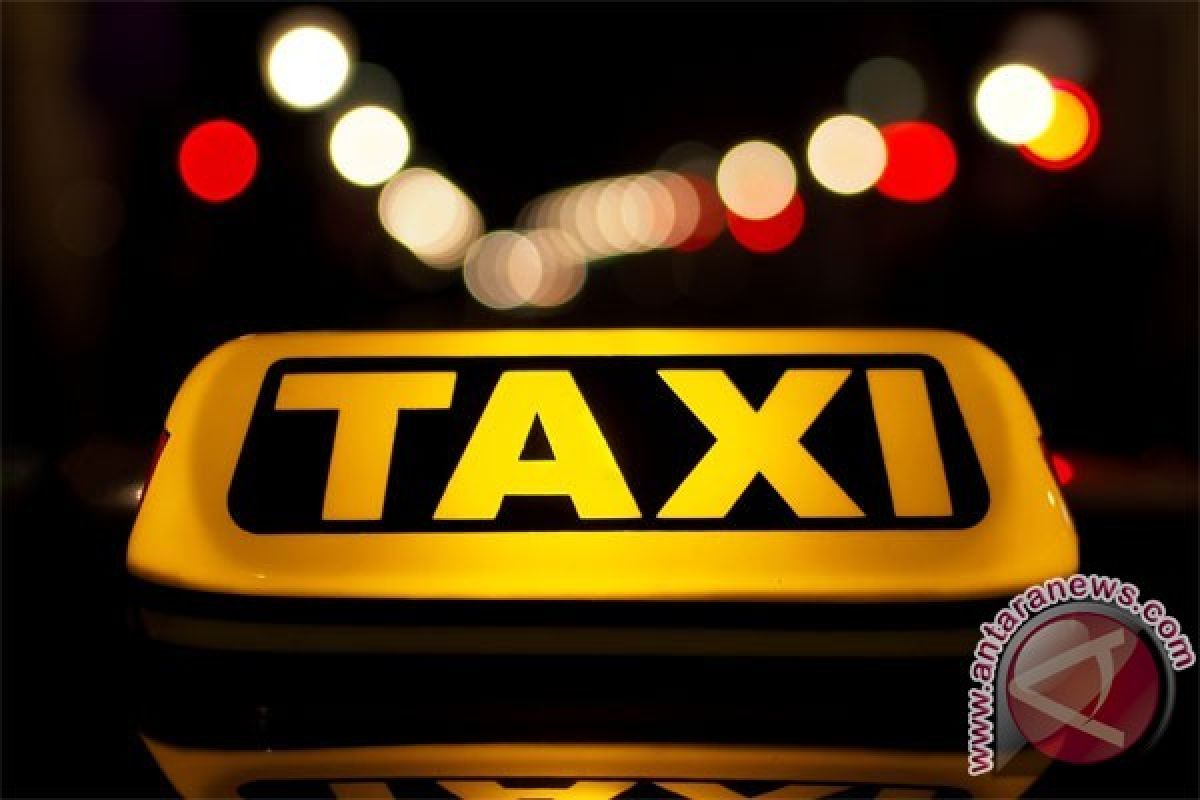 Pemerintah didesak tutup sementara aplikator taksi daring