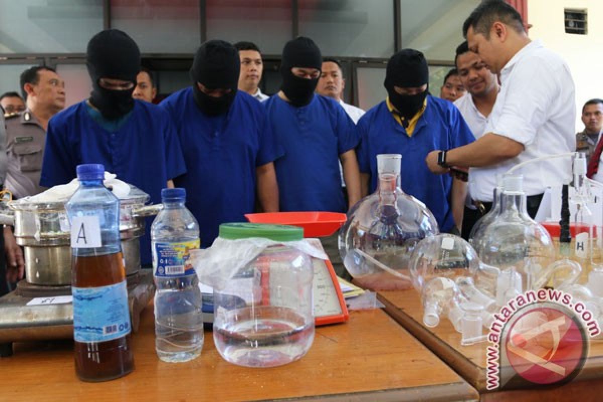 90 persen penyelundupan narkotika melalui laut