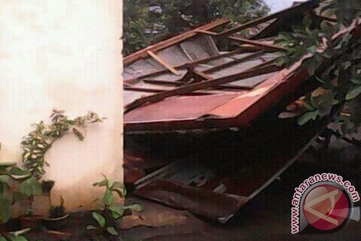 11 Rumah di Minut Porakporanda Diterjang Angin