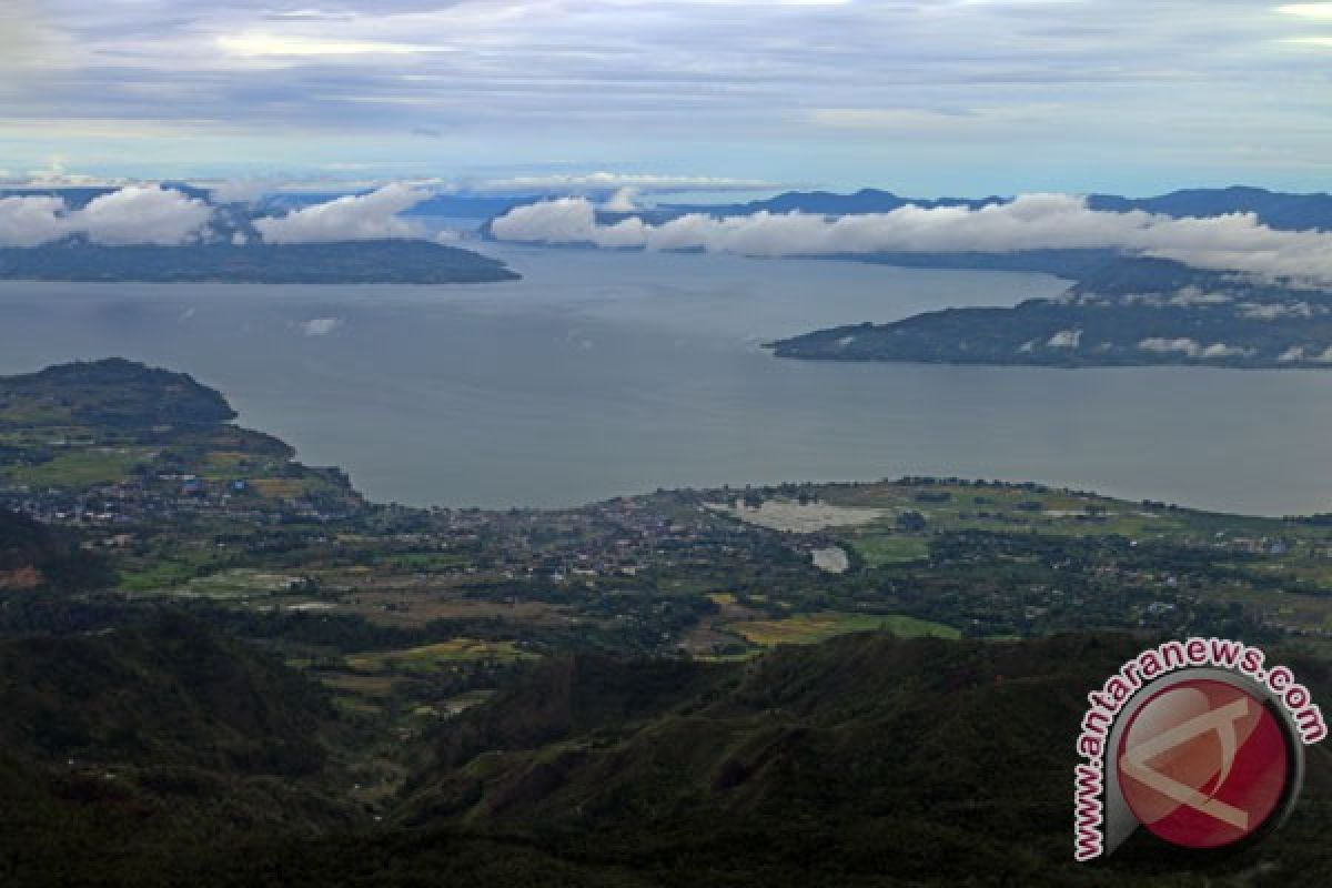 Duta besar Prancis kagumi keindahan Danau Toba