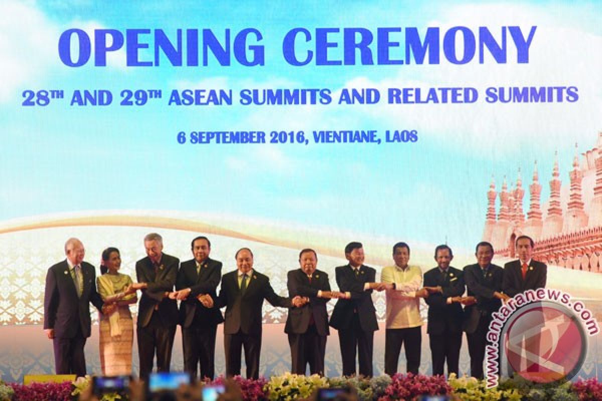 Presiden Jokowi hadiri pembukaan KTT ASEAN di Laos