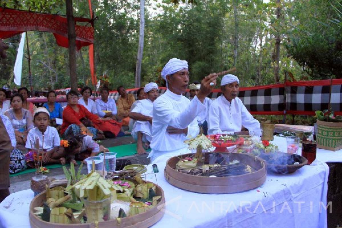 Umat Hindu Tulungagung Rayakan Hari Raya Galungan