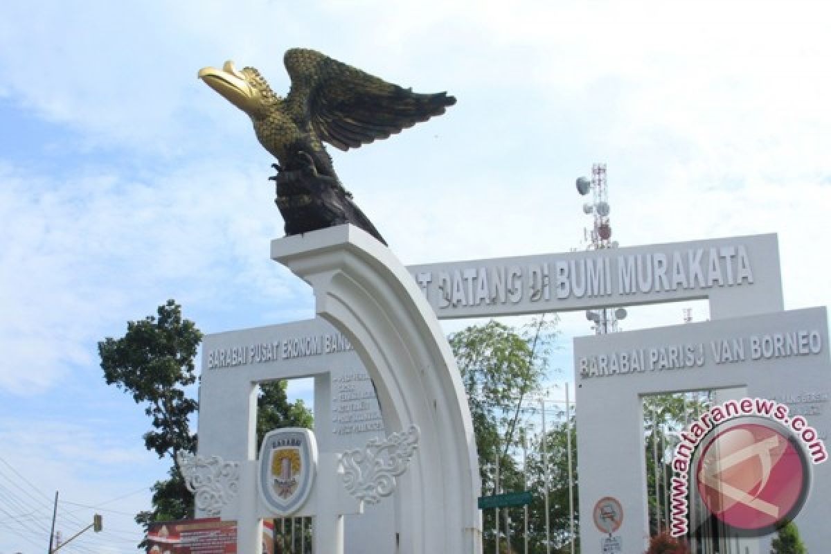 Ulama HST Minta Bongkar Patung Burung 