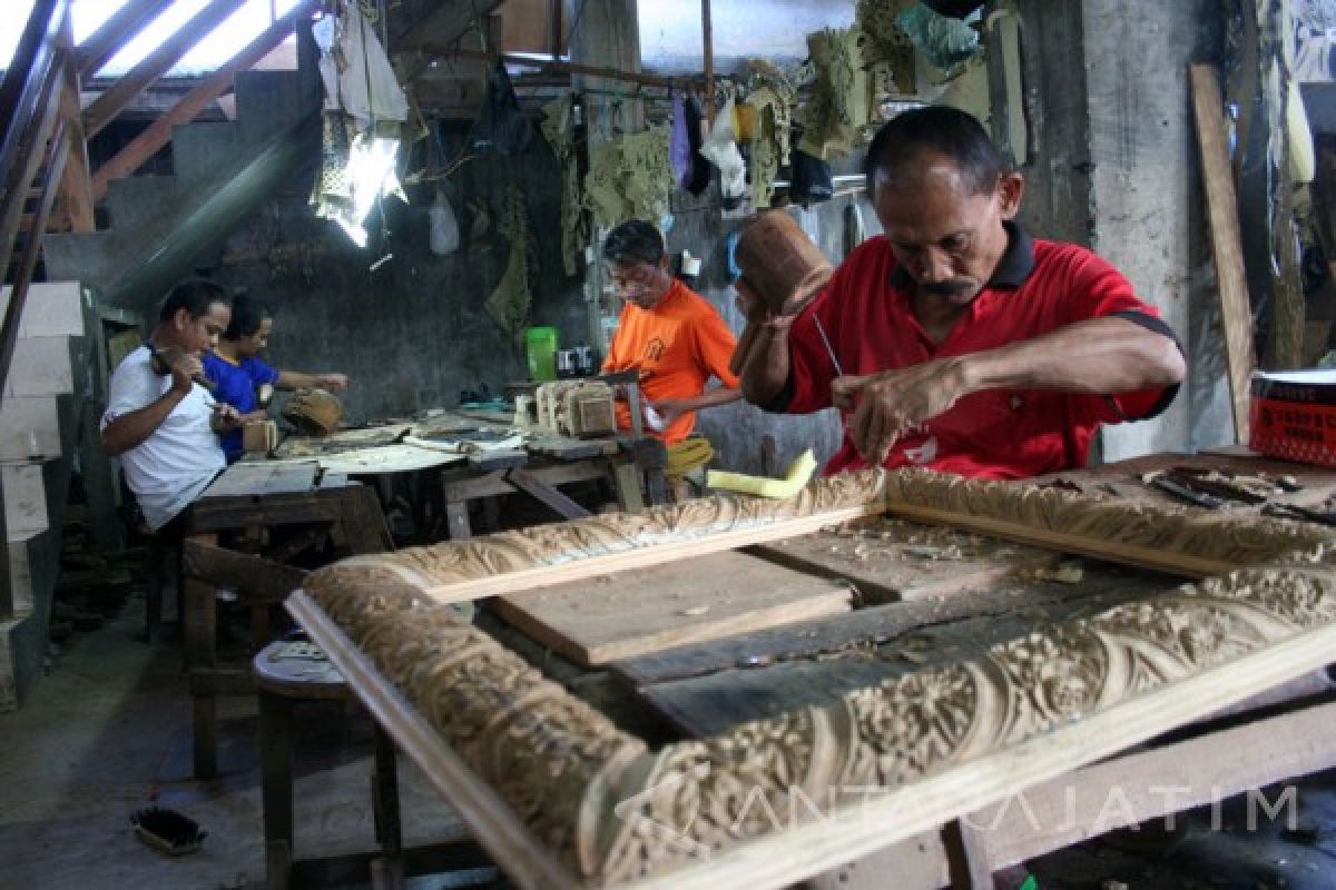 Perajin Mebel Bojonegoro Kesulitan Peroleh Bahan Jati