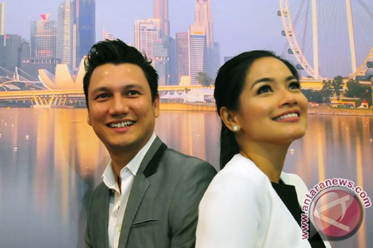 Titi Kamal bahagia punya suami Christian Sugiono