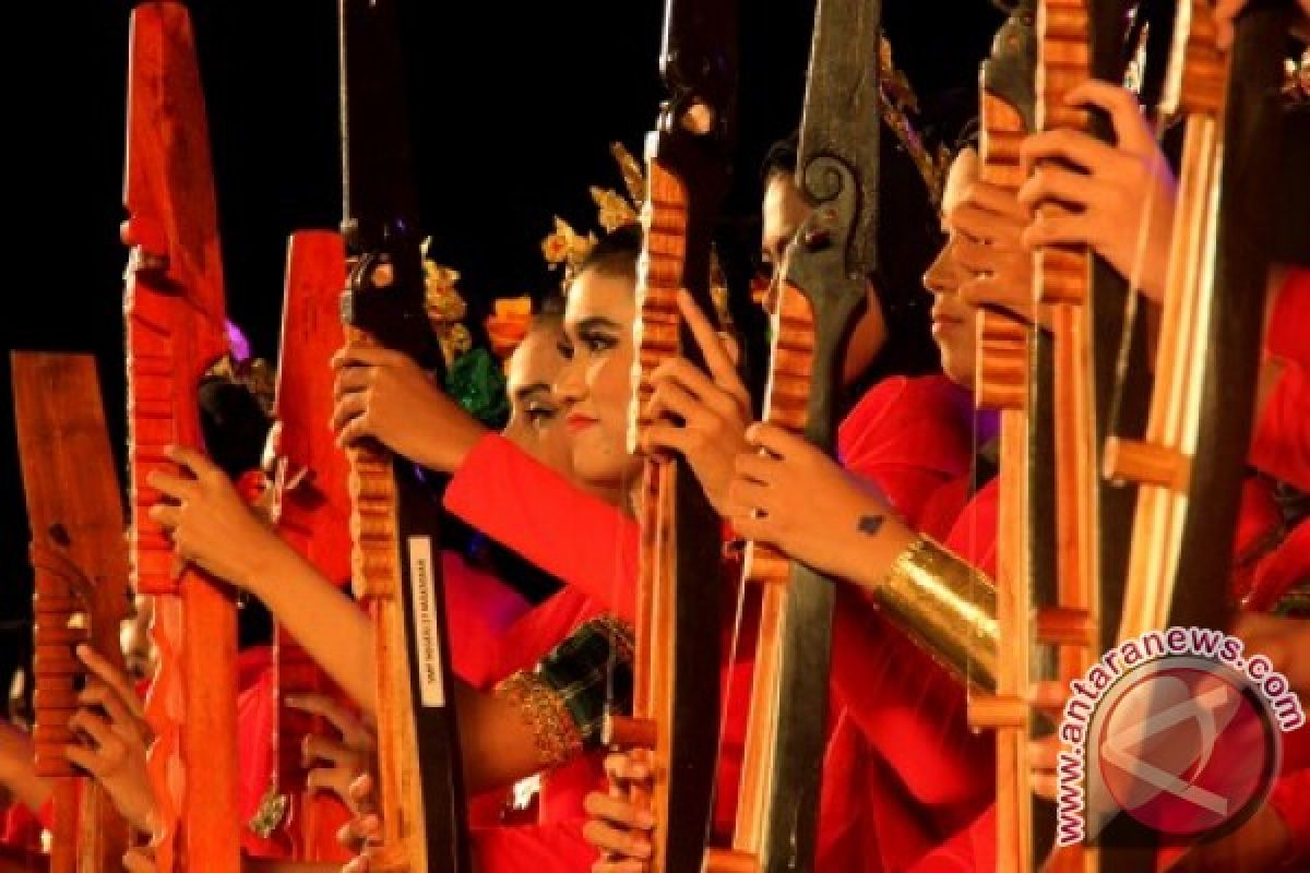 PERTUNJUKAN MUSIK TRADISIONAL KECAPI