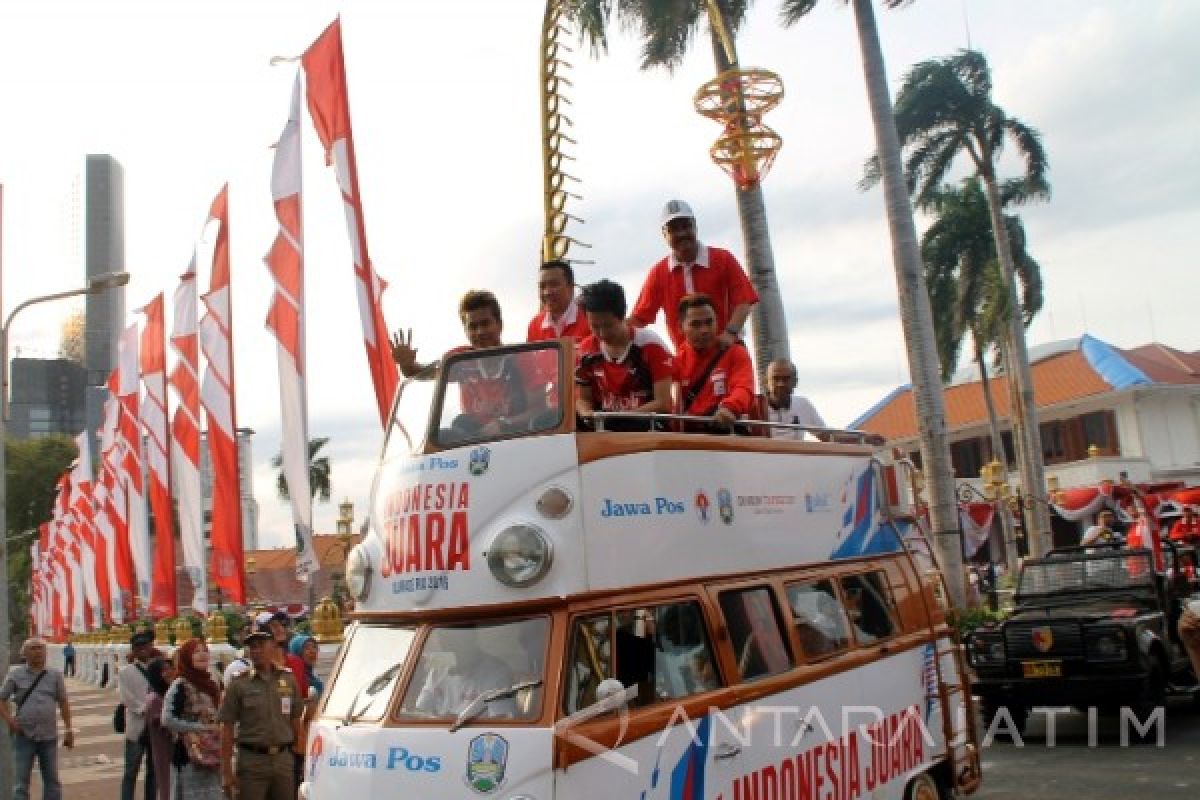 Owi-Butet Diarak Keliling Surabaya