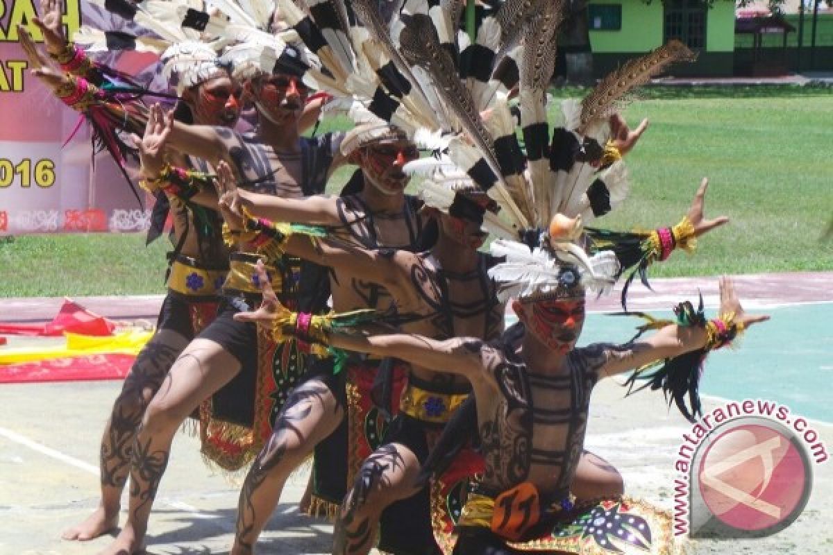 Pelajar Kotim Antusias Ikut Lomba Tari Kreasi Dayak 