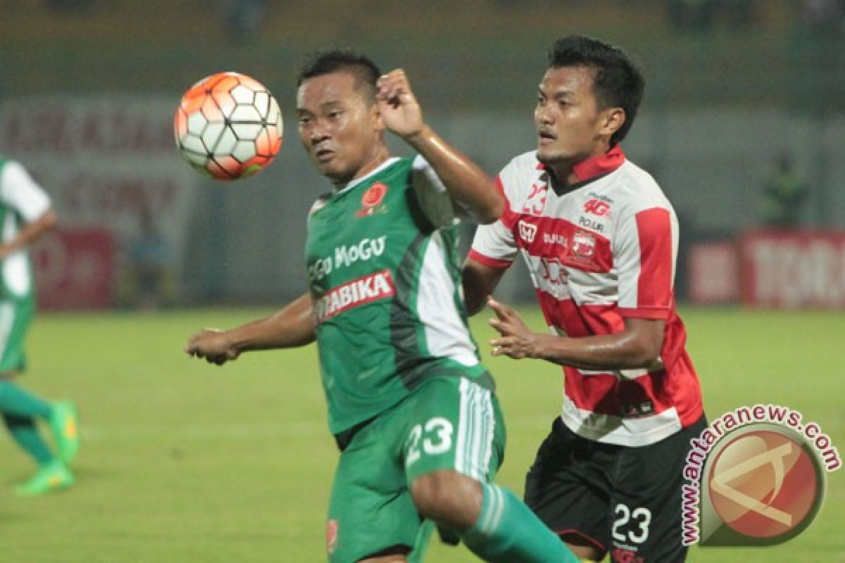 Madura United kalahkan Persegres 4-1