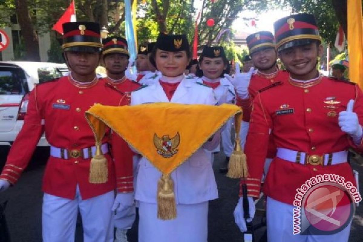 Yovita Pembawa Baki Paskibraka Provinsi Bali