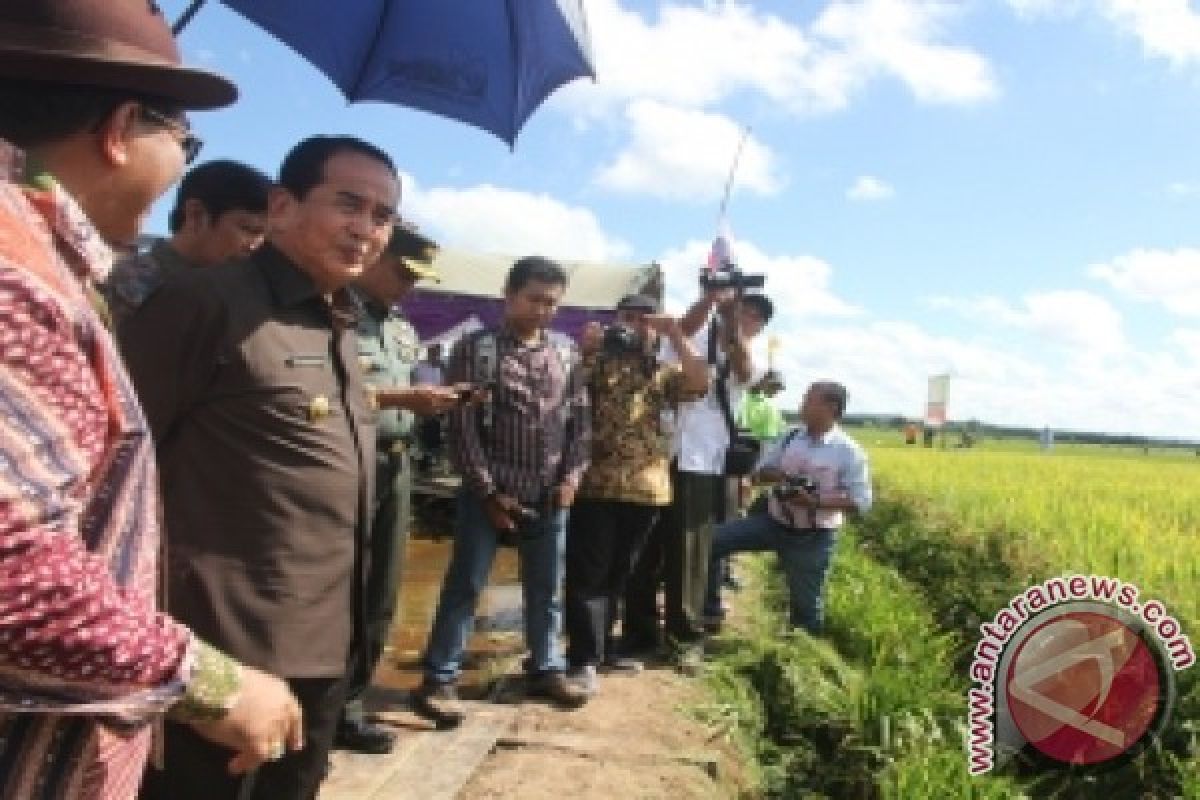  Rembuk Nasional KTNA Dibuka Menteri Rini Soemarno 