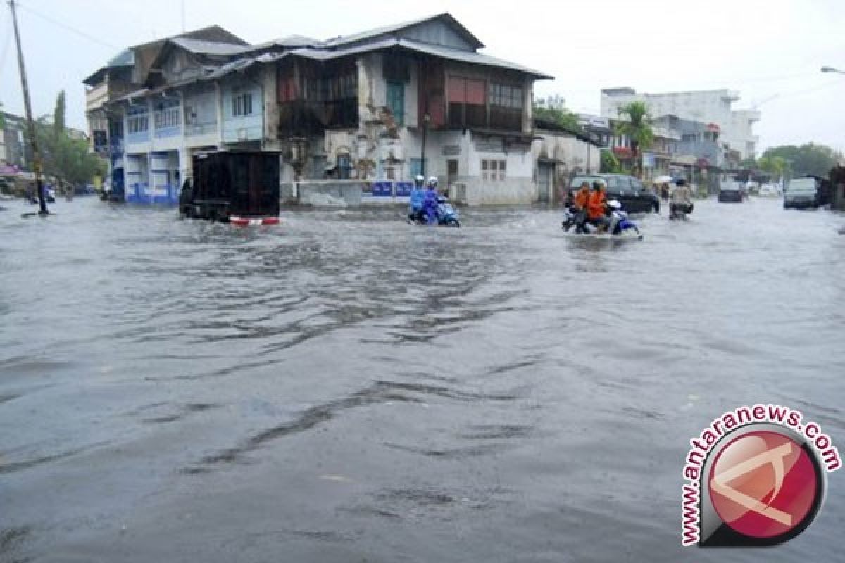 Tolitoli Lumpuh Dilanda Banjir 