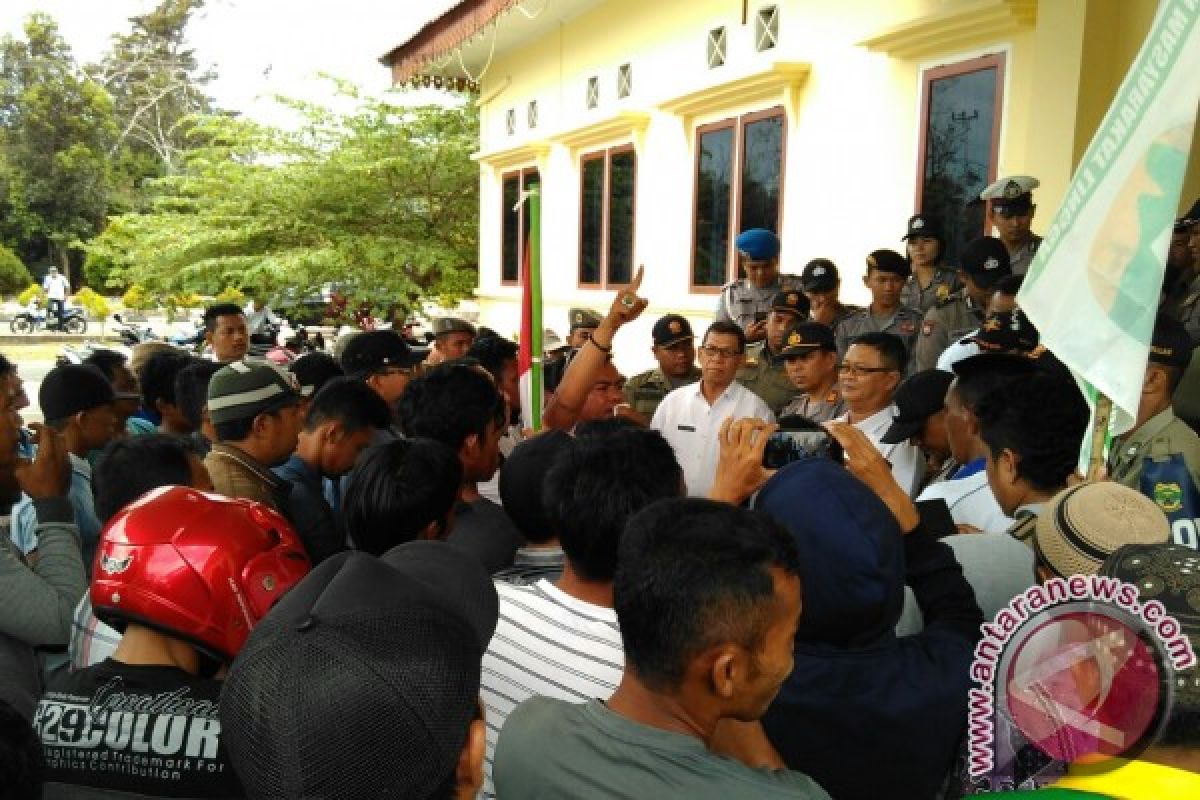 Gema Lingga Unjuk Rasa Tuntut Masalah Tambang