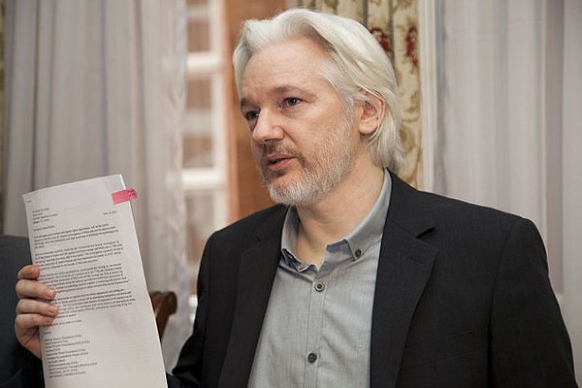 Inggris terima sampel DNA Julian Assange untuk kasus pemerkosaan