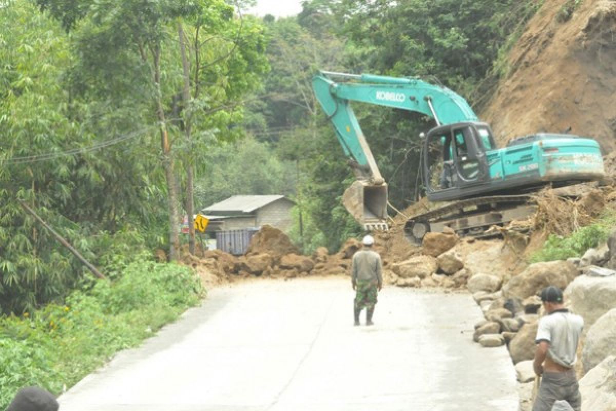 Tebing Dikepras, Jalur Boyolali-Selo Macet Total