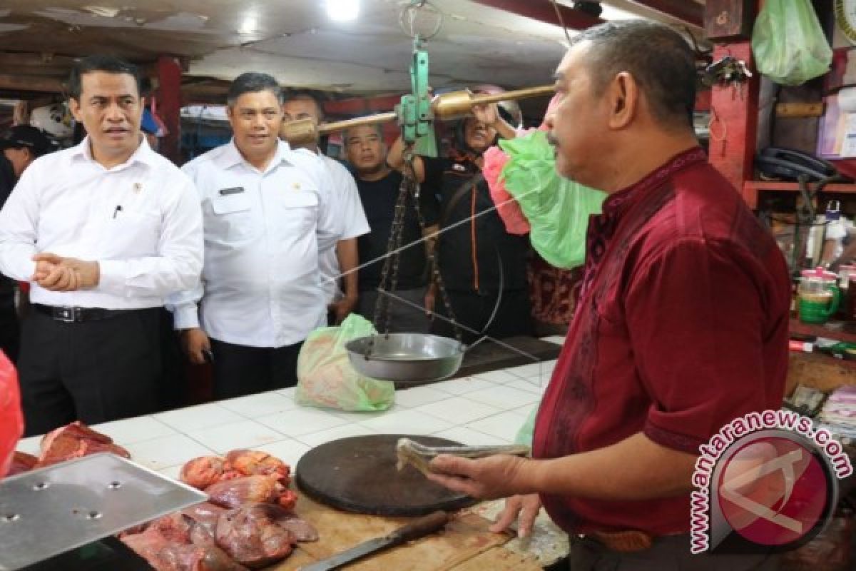 Mentan Sidak di Pasar Mardika Ambon