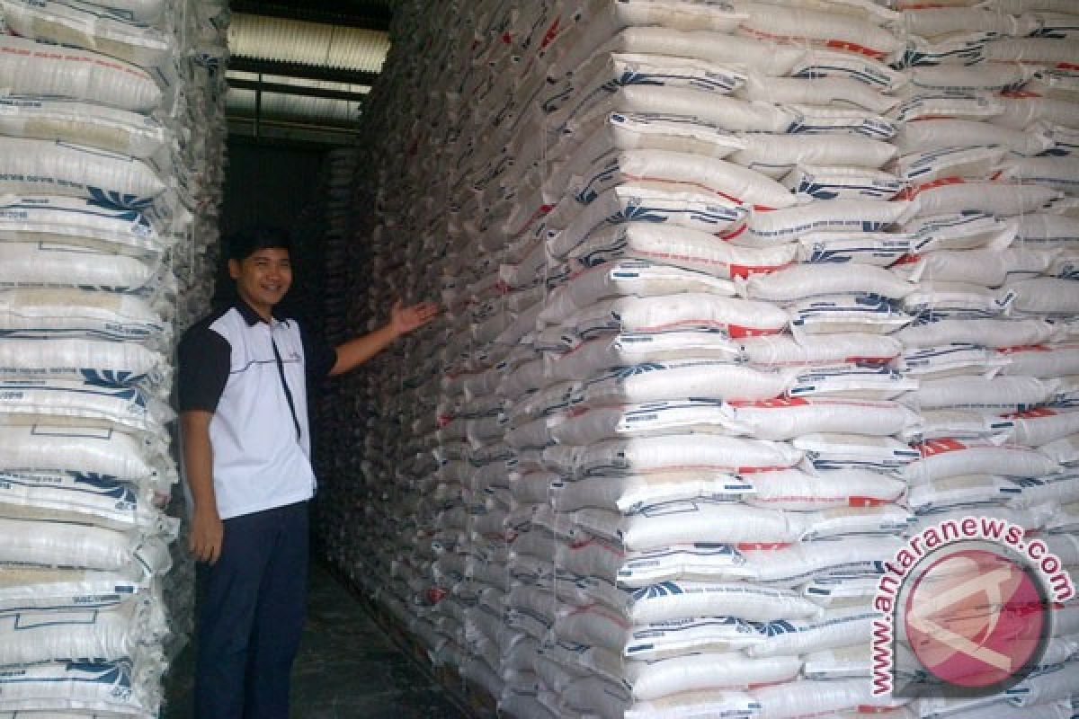 Bulog Berencana Distribusikan 12.000 Ton Rastra