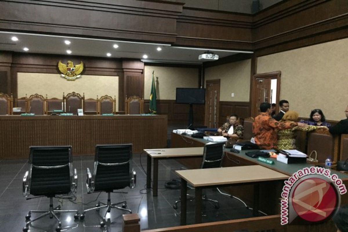 Sidang Jessica molor