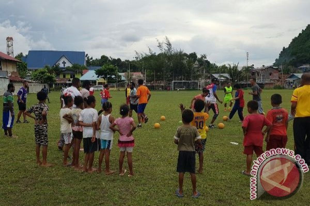 Jayawijaya minta pelatih berlisensi kembangkan sepak bola