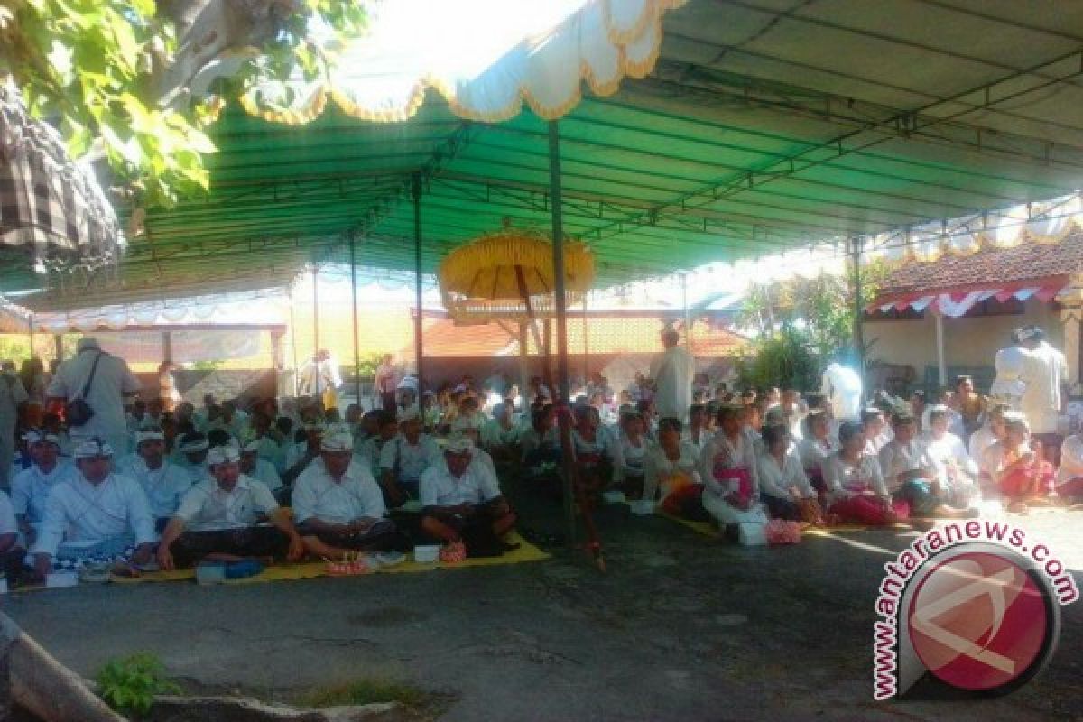 Ratusan Mahasiswa STAHN  Mpu Kuturan  Ikuti Ritual 