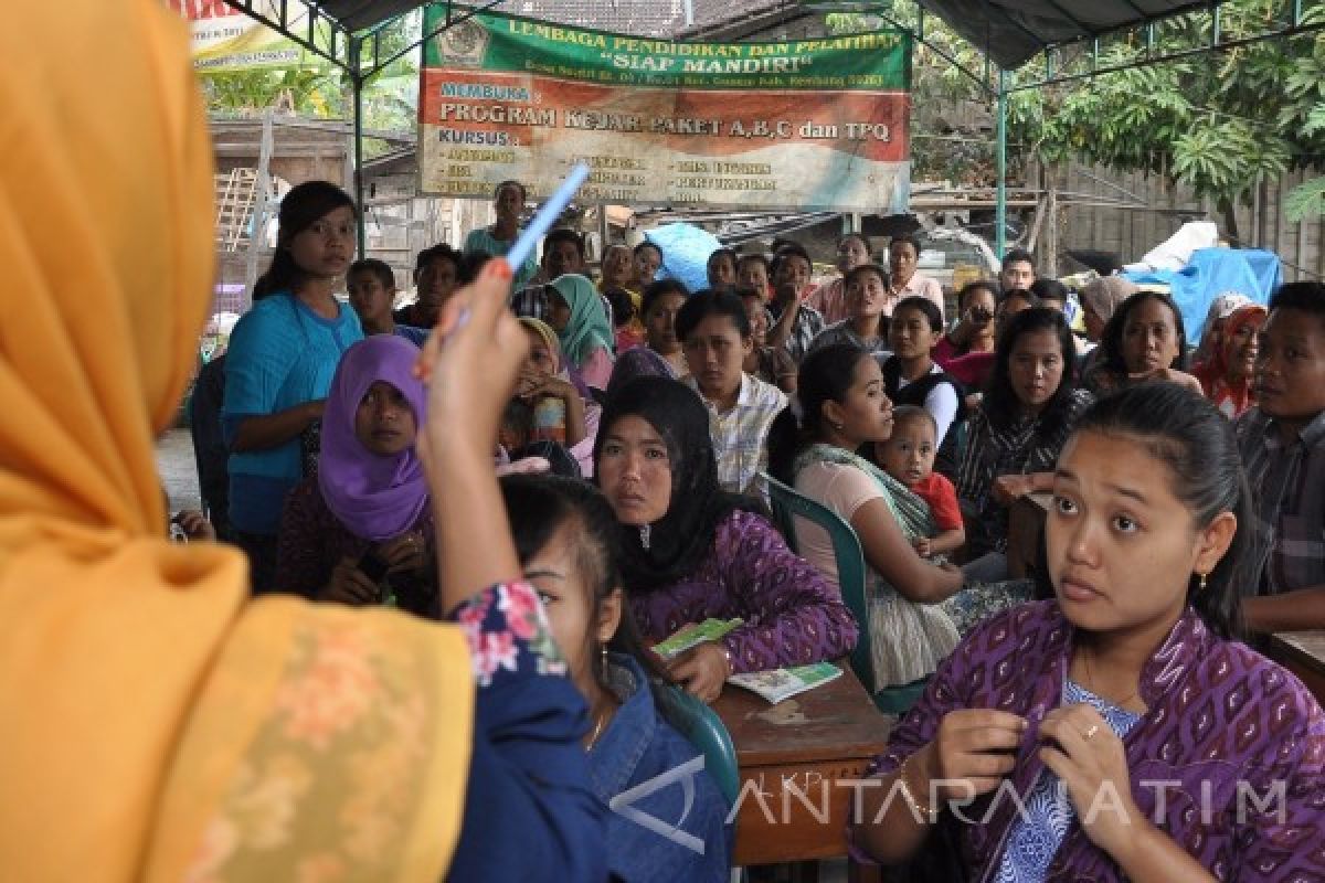 Semen Indonesia Bantu Pendidikan Kesetaraan 940 Siswa 