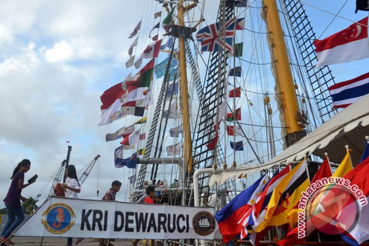 KRI Dewaruci bawa taruna ASEAN ke Makassar