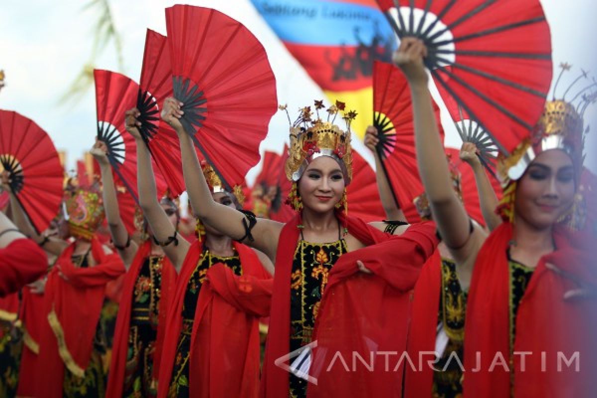 Hadrah Kuntulan Semarakkan Festival Gandrung Sewu