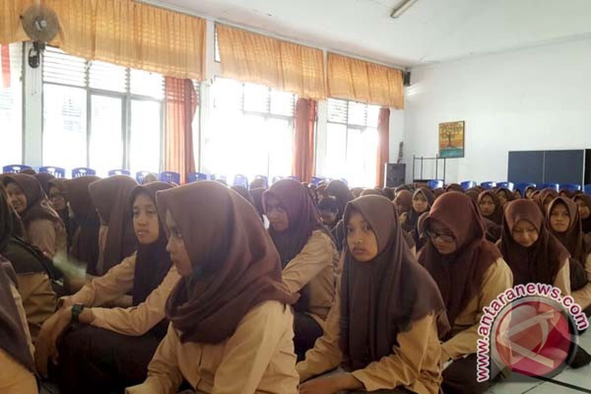 Wali Kota Makassar luncurkan gerakan literasi sekolah 