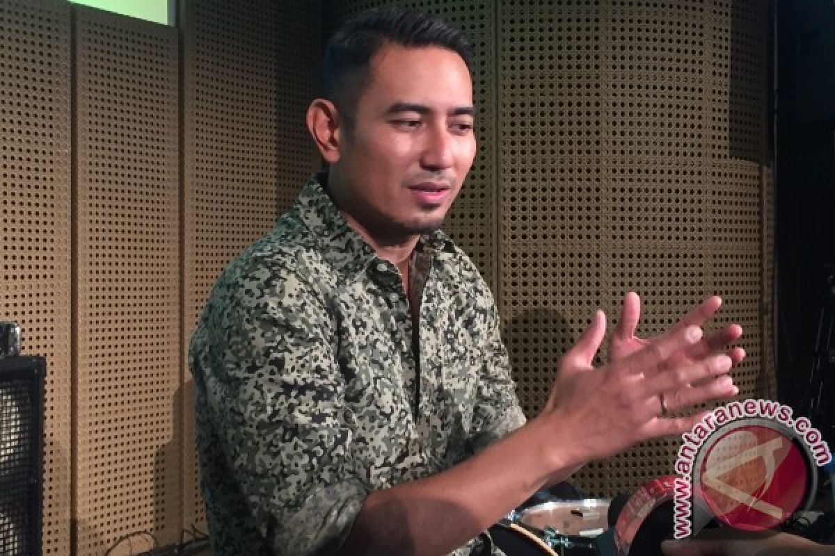 Rio Febrian tertantang bawakan lagu-lagu daerah