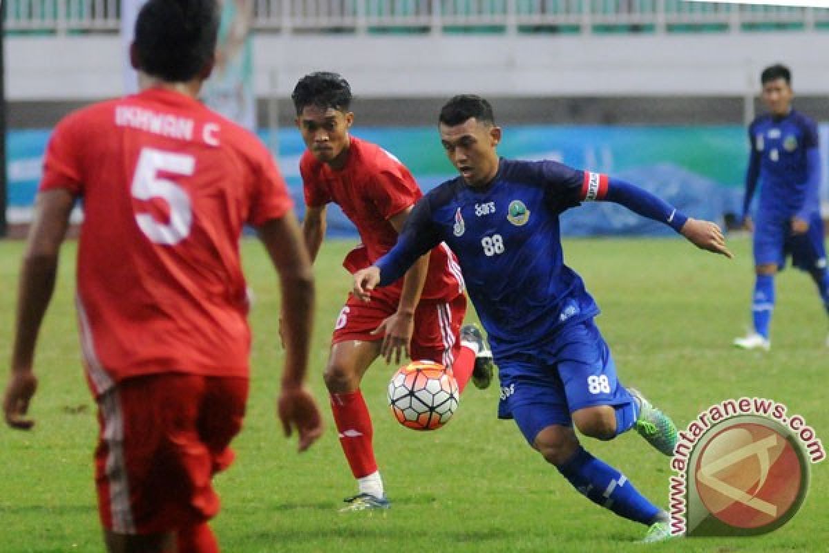 PON 2016 - Jabar tundukkan DKI 2-0, pendukung sepak bola bentrok