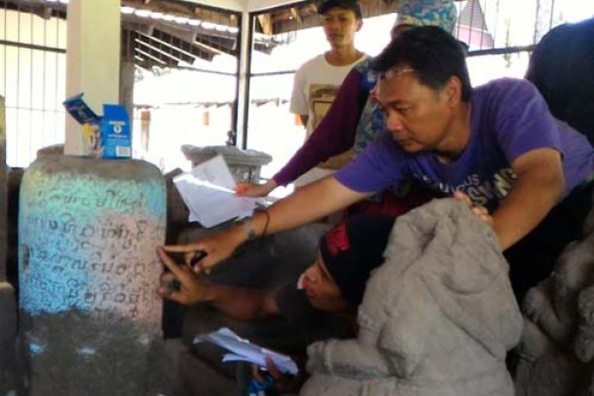 Pecinta Cagar Budaya Belajar Membaca Aksara Kawi
