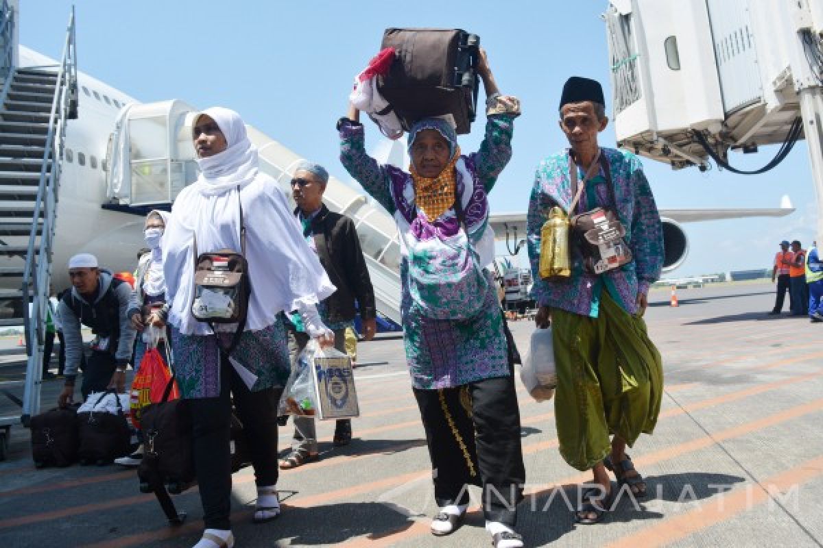 14 Haji Jatim Tertinggal di Arab