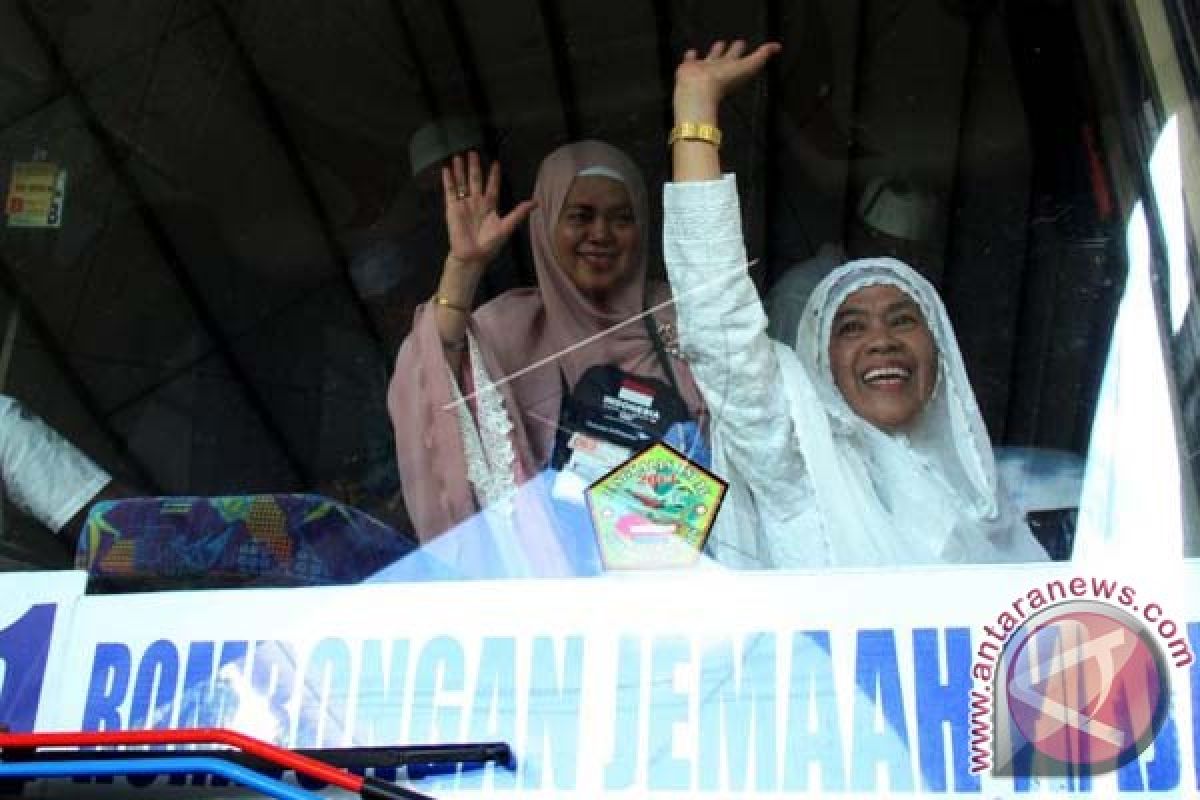 450 Jamaah haji kloter I Embarkasi Makassar tiba 